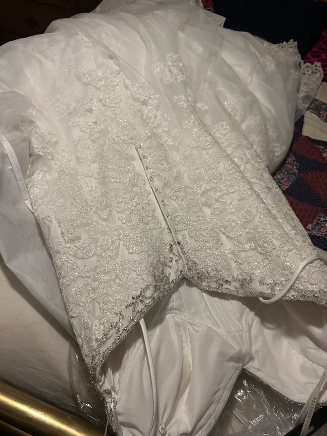 Essense of Australia, 16028 New Wedding Dress Save 13% - Stillwhite