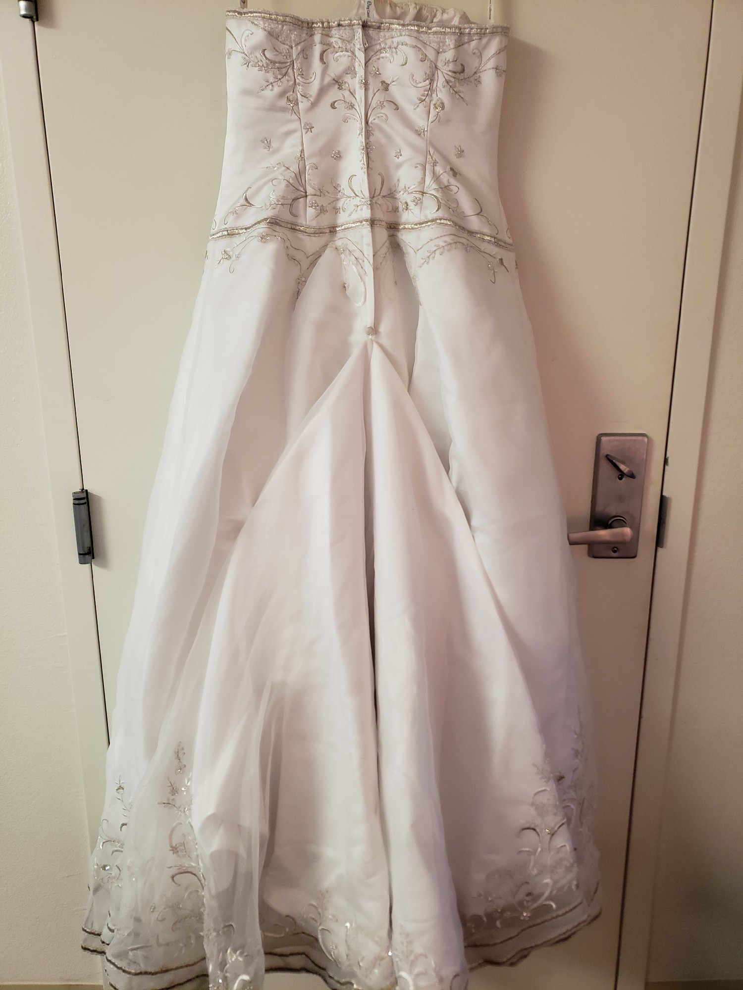 Oleg Cassini CT129 Used Wedding Dress Save 75% - Stillwhite
