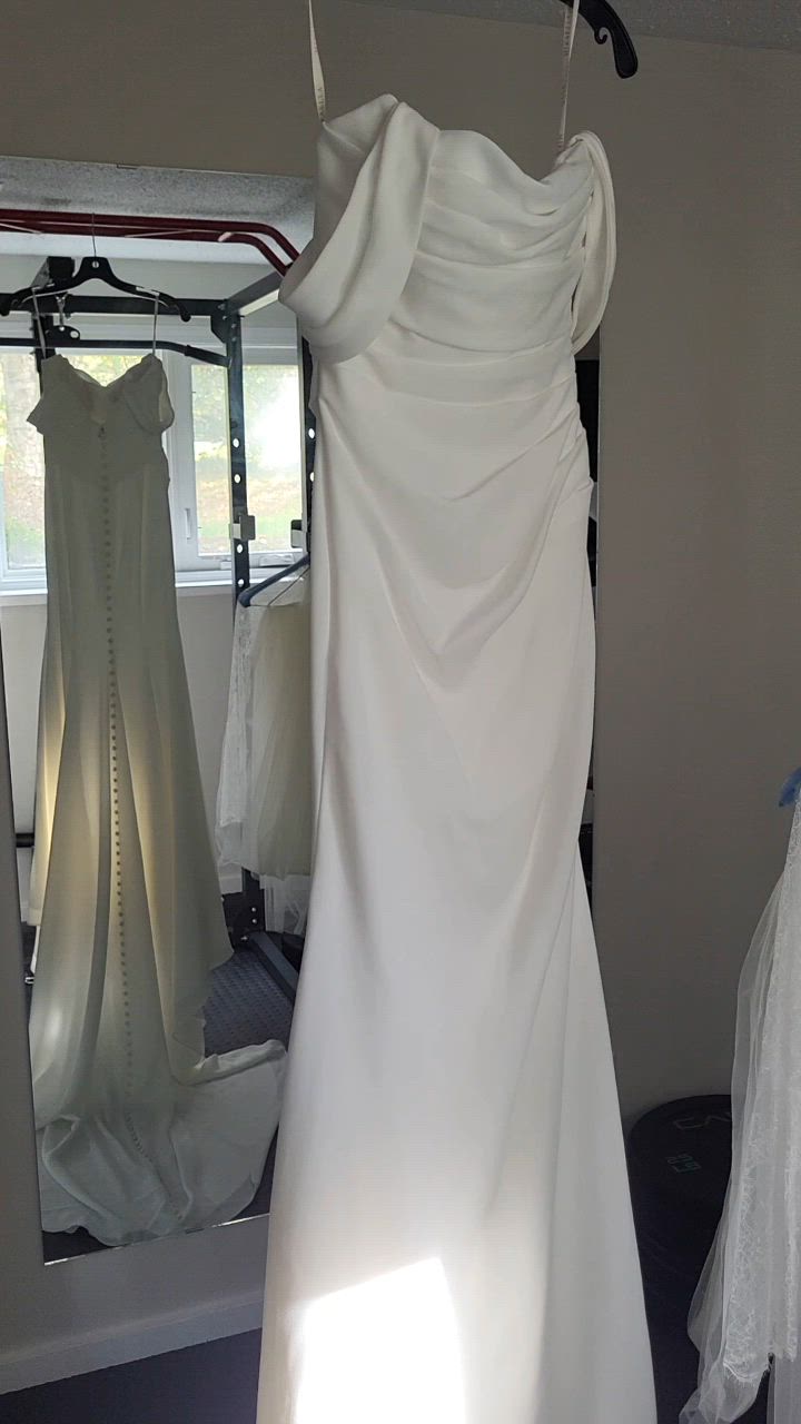 Paloma Blanca, Mikaella Collection M2435