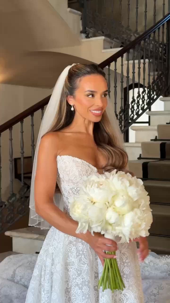 Galia Lahav, Opera