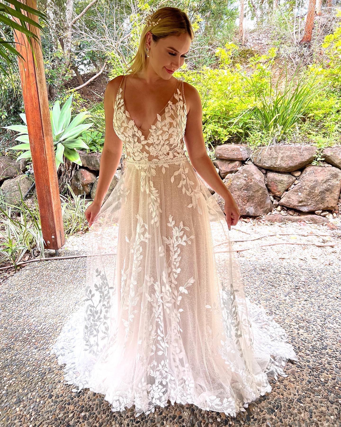 chinese dress ladies Leaves Lace Tulle Long Sleeves Boho Wedding Dresses, Bridal Gown, MW962 main image 0