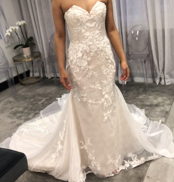 One Day Bridal Nova Gown Used Wedding Dress - Stillwhite