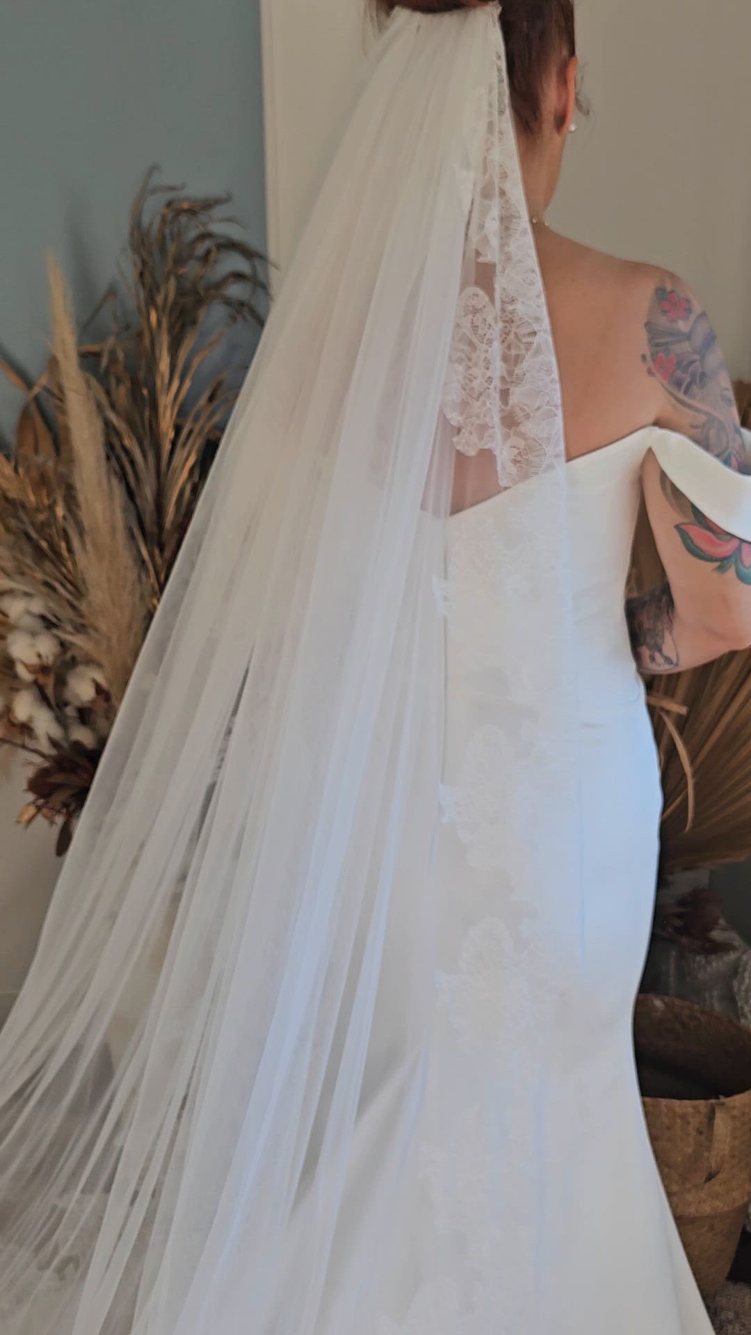 Hunter & Phee, Keeleigh