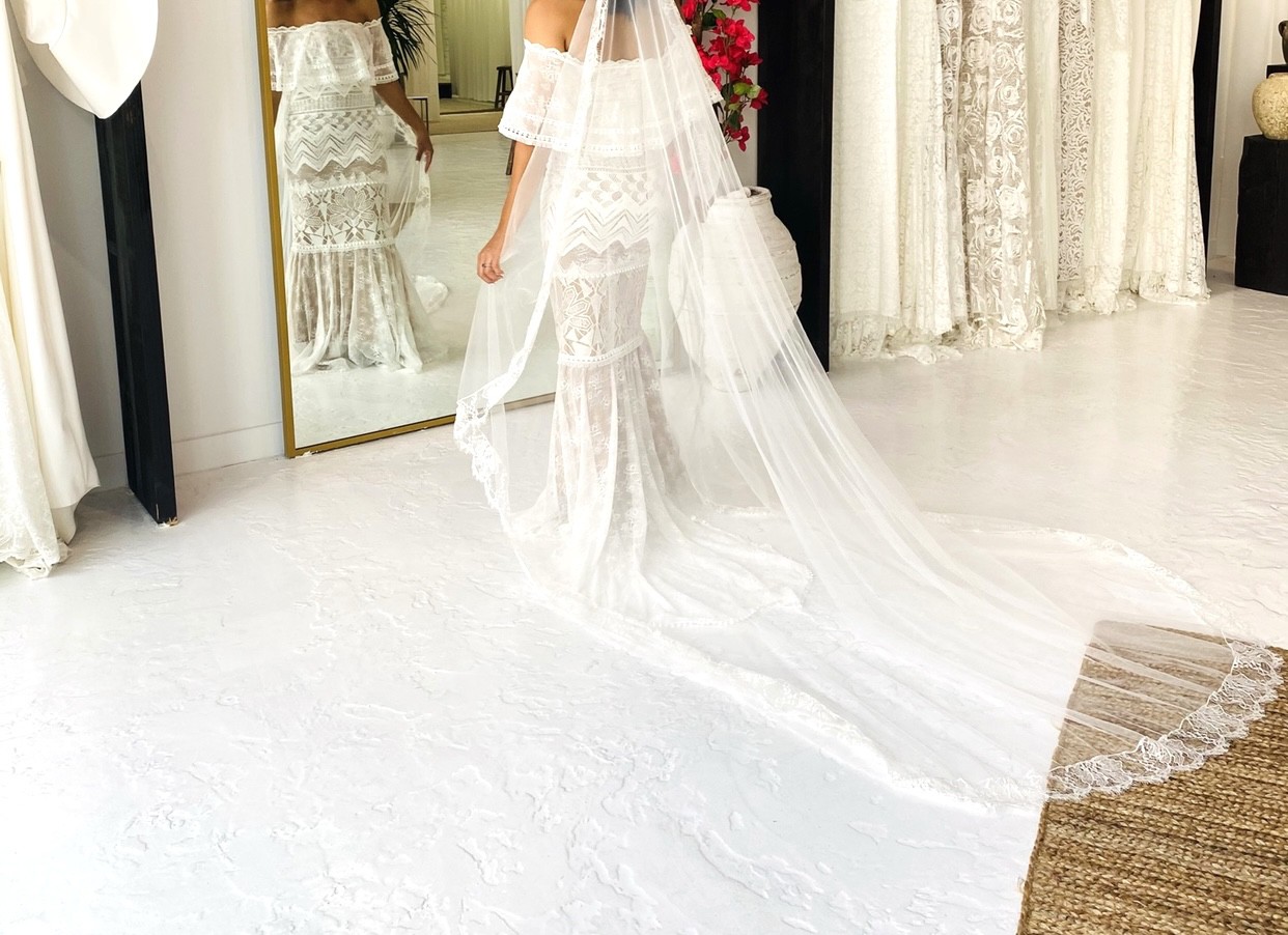 Grace Loves Lace Emanuela Used Wedding Dress Save 19% - Stillwhite