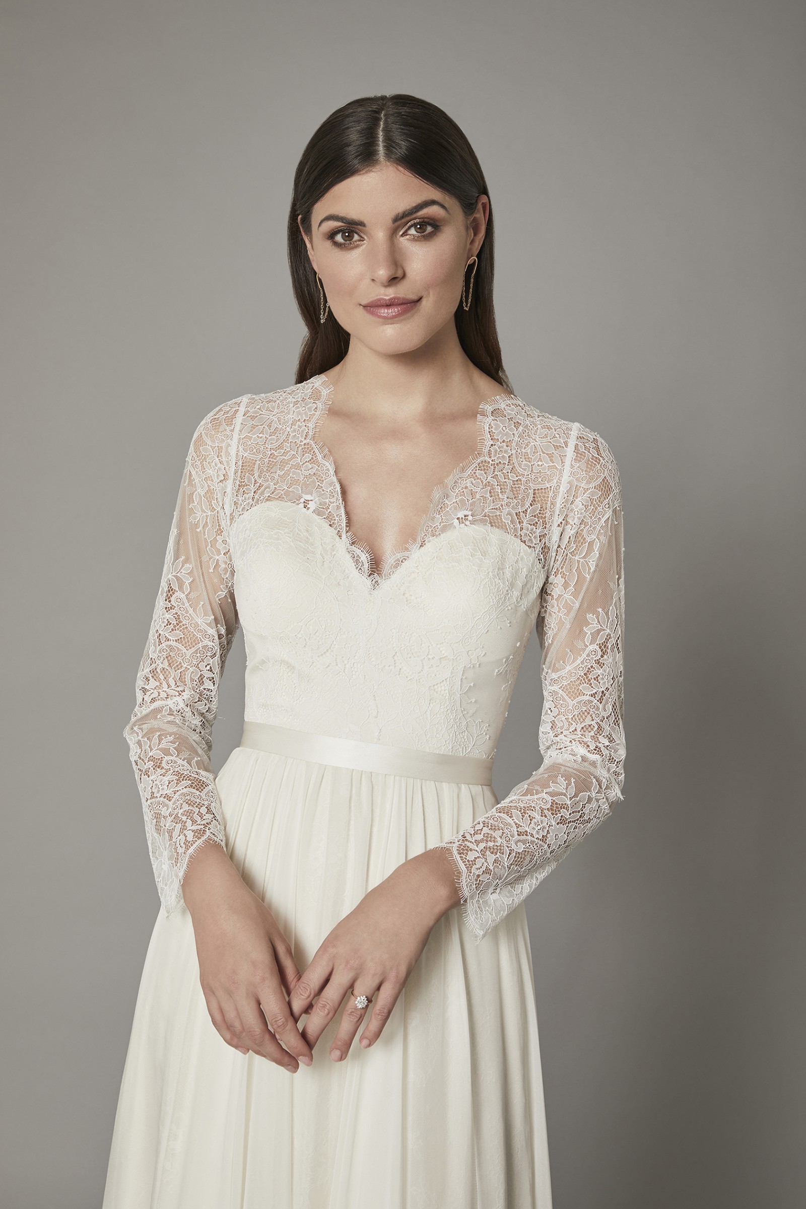 Best Catherine Deane Used Wedding Dress  Check it out now 