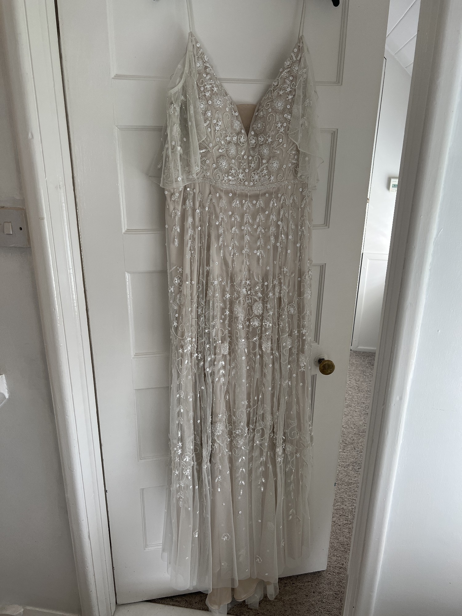 adrianna papell white sequin dress Cap Sleeve Adrianna Papell White Sequin Dress Adrianna Papell Sequin Cap Sleeve Short Formal Evening Bridesmaid