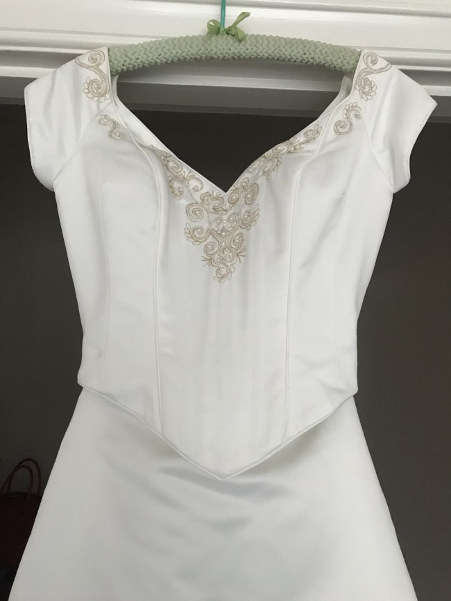 Essense of Australia Second Hand Wedding Dress Save 52% - Stillwhite