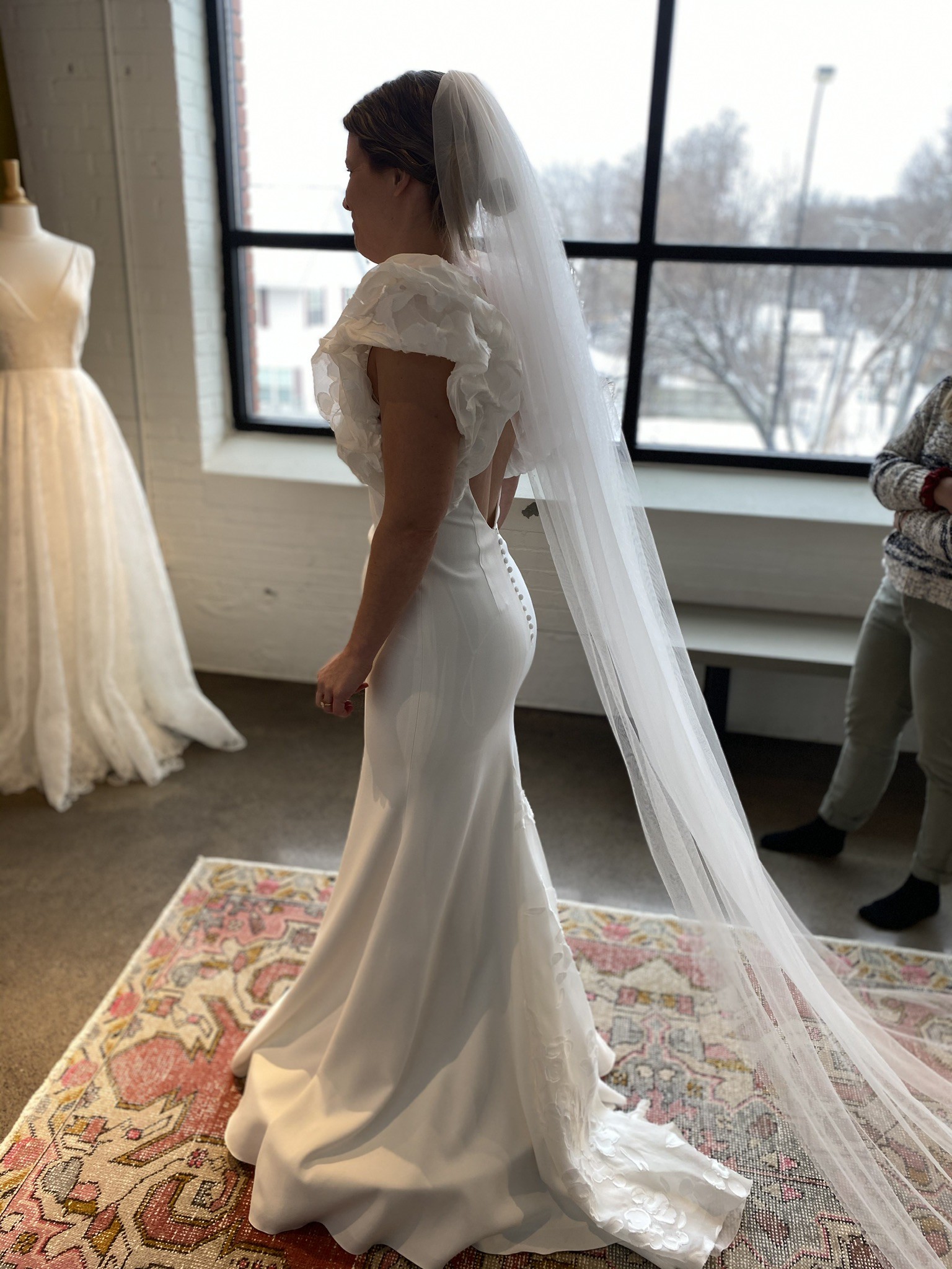 Daphne Newman Silk Tulle Chapel Veil Used Wedding Dress Save 34% -  Stillwhite