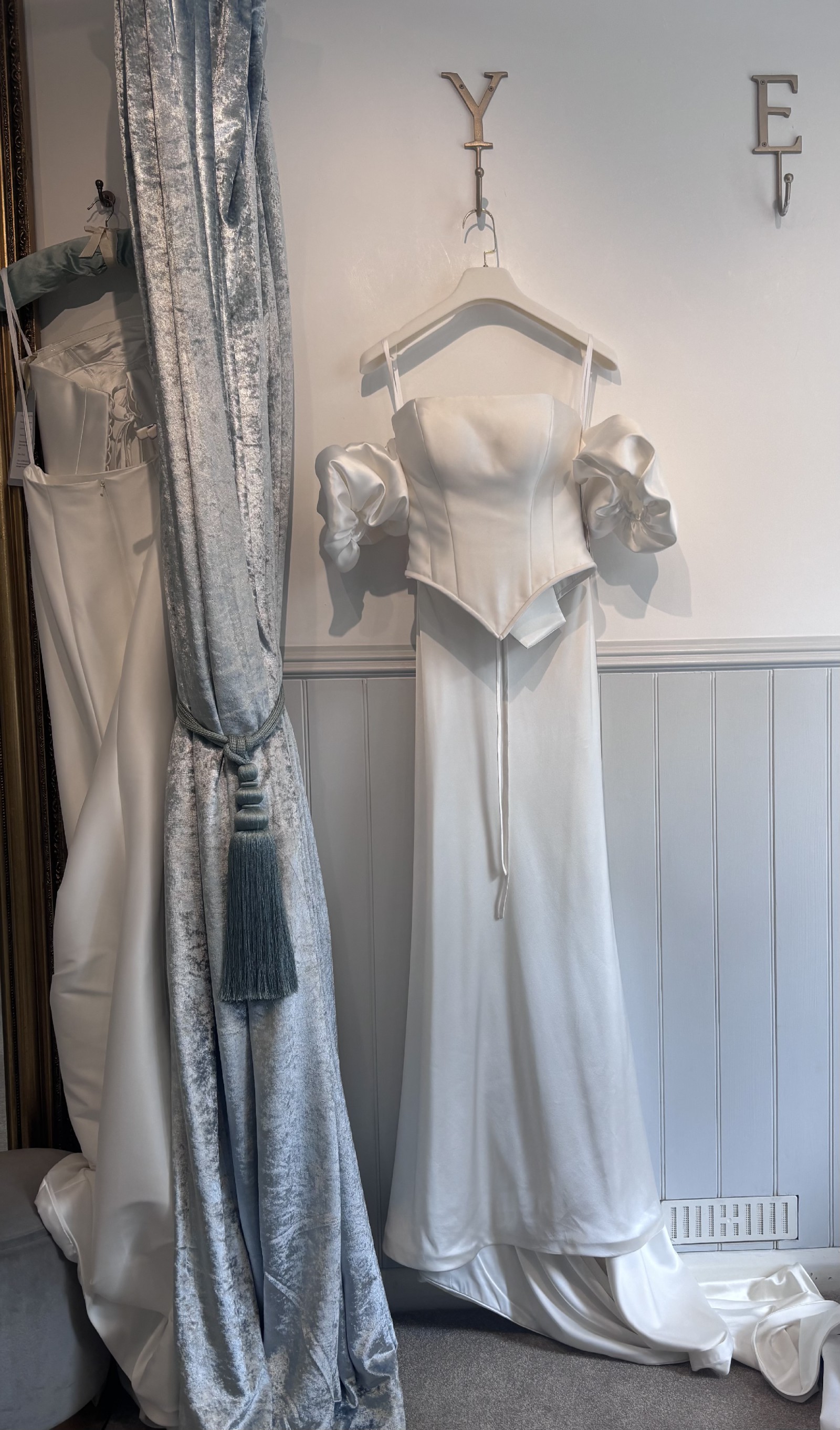 Verander West, Vivienne Lady of the lake New Wedding Dress Save 48% - Stillwhite Verander West, Vivienne Lady of the lake New Wedding Dress Save 48% - Stillwhite