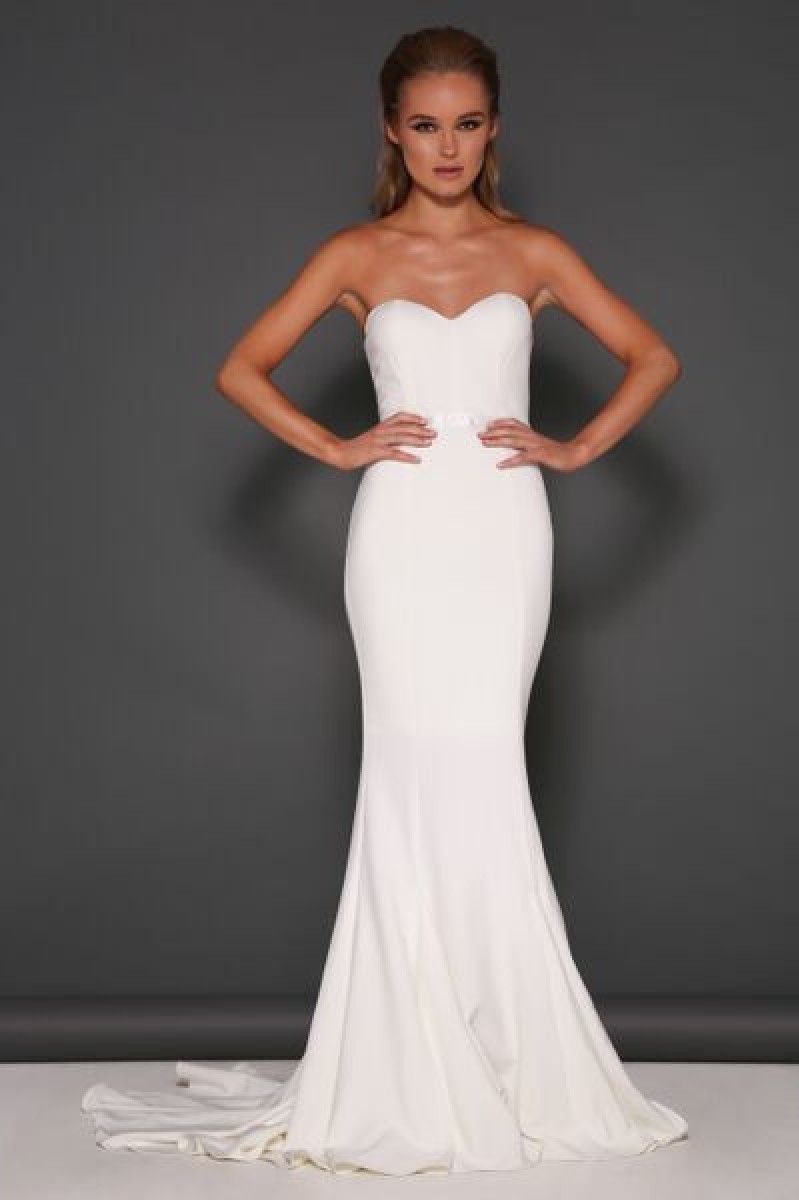 white runway elle zeitoune