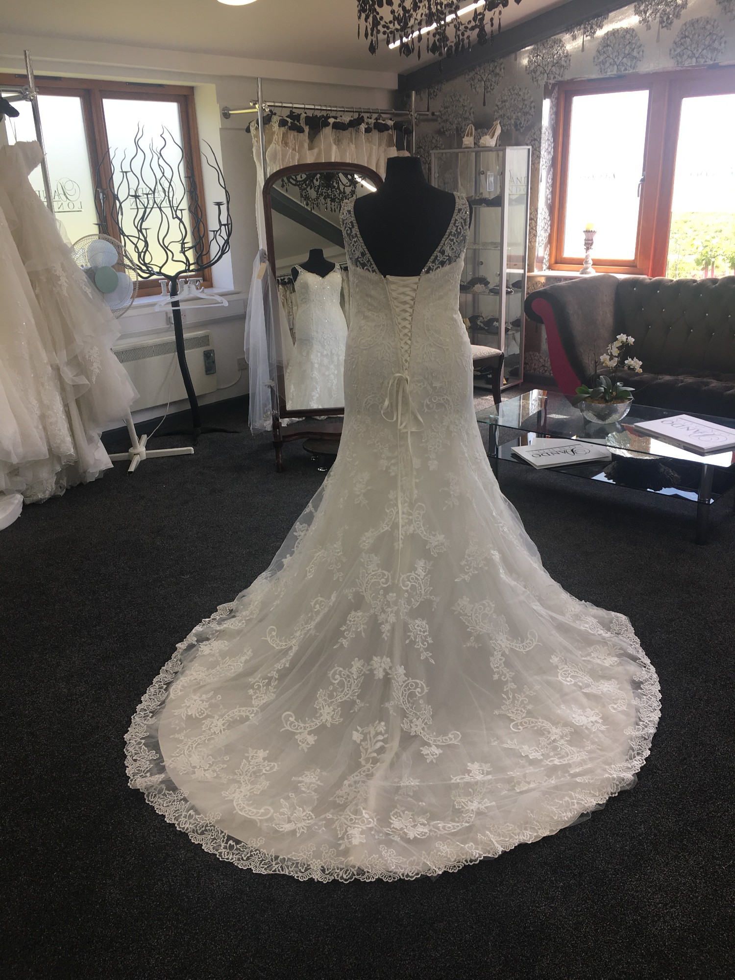 Confetti And Lace Sample Wedding Dress Save 75 Stillwhite 5918