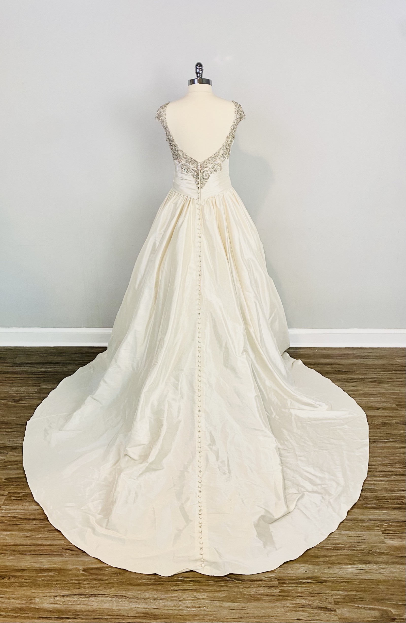 Allure Bridals 9204 Sample Wedding Dress Save 62% - Stillwhite