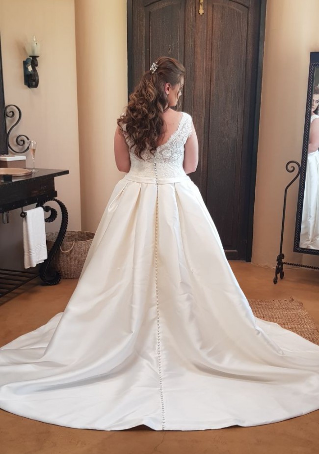 Pronovias Rosalia Used Wedding Dress Save 45% - Stillwhite