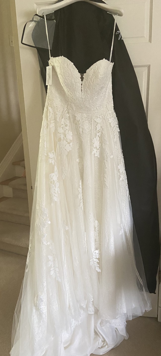 Essense of Australia D2752 New Wedding Dress Save 29% - Stillwhite