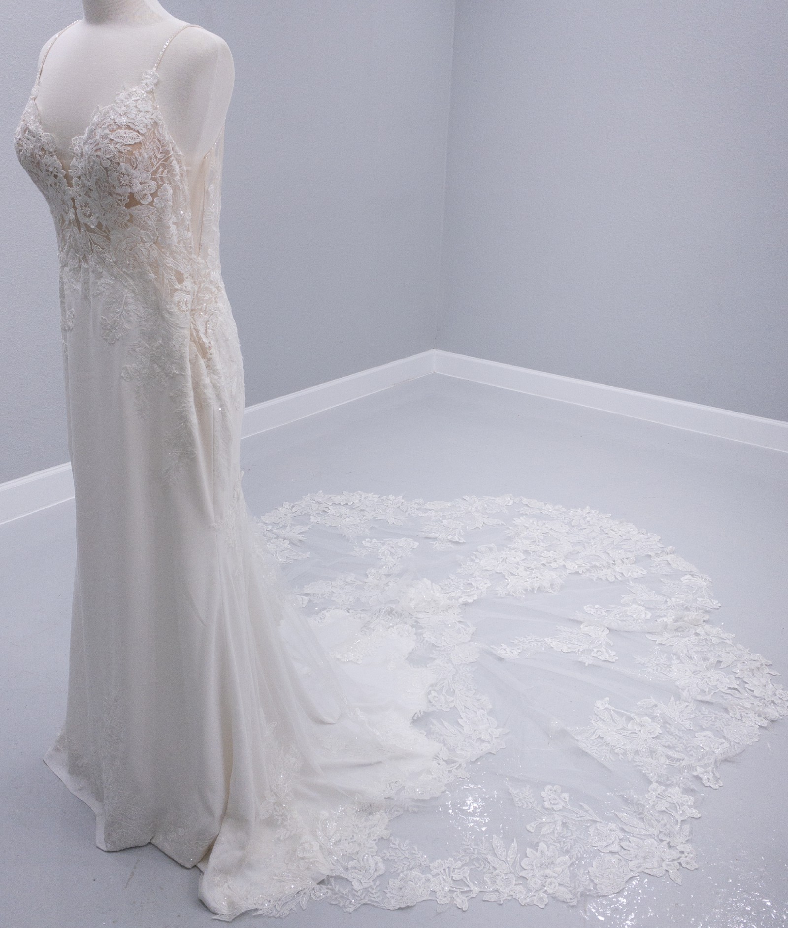 Enzoani Pallas Sample Wedding Dress Save 75% - Stillwhite