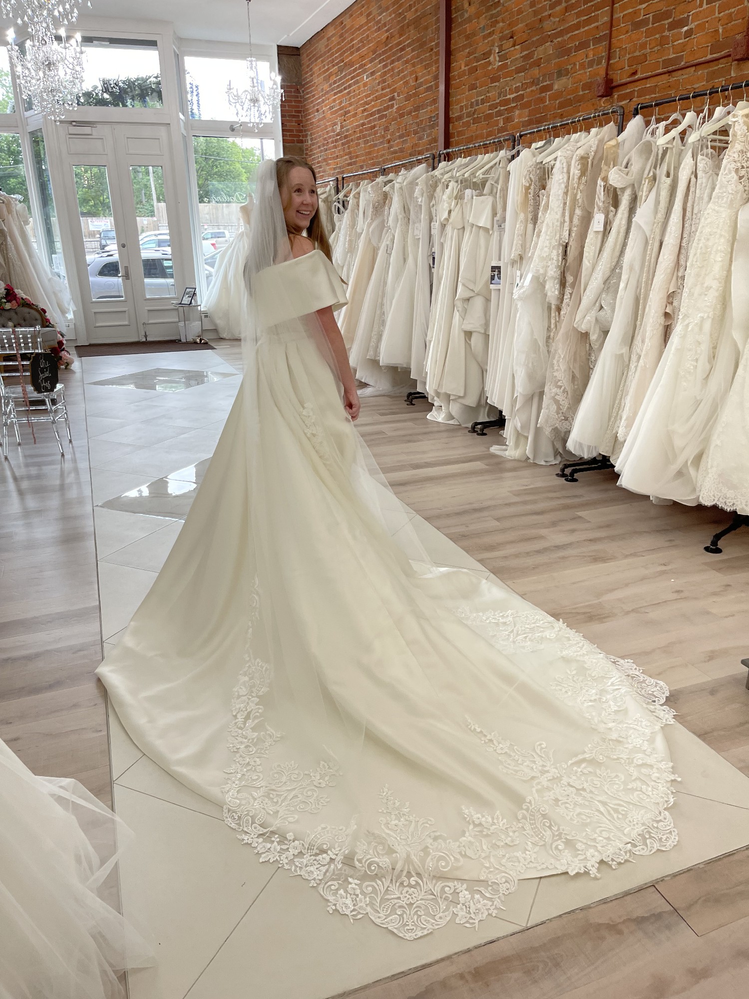 Eva Lendel Jess New Wedding Dress Save 25% - Stillwhite