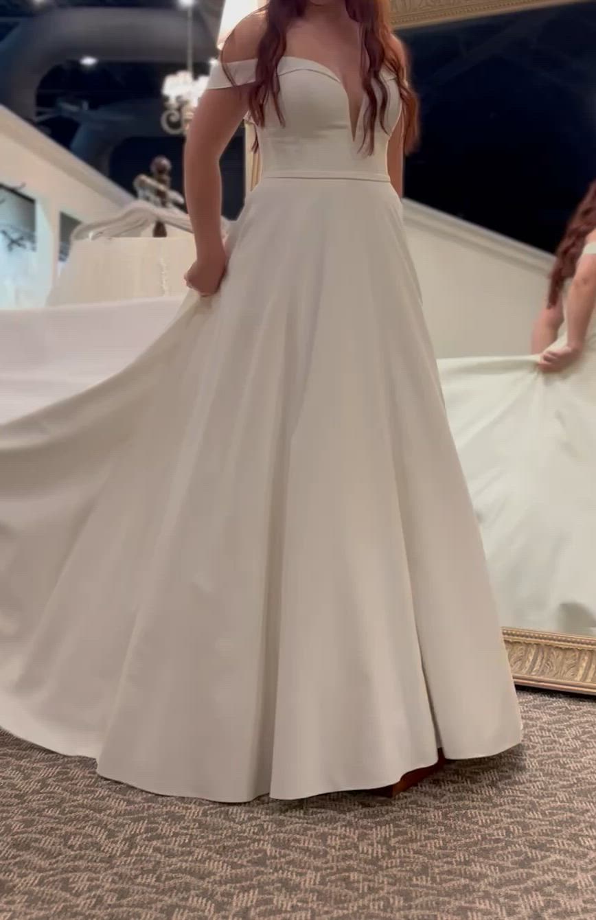 Essense of Australia, D2761 CLASSIC SATIN BALLGOWN WITH POCKETS AND OFF-