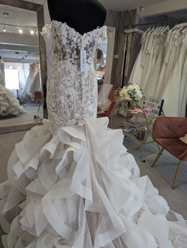 Allure Bridals 9859 Sample Wedding Dress Save 34% - Stillwhite