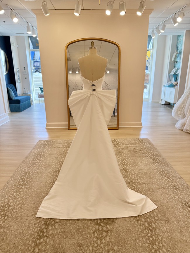 Anne Barge, Rodgers Sample Wedding Dress Save 21% - Stillwhite