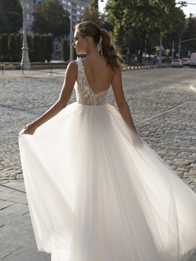 riki dalal sample sale