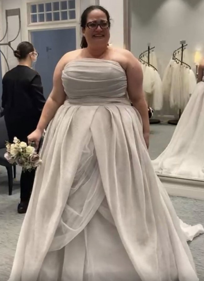 white by vera wang textured organza wedding dress White by Vera Wang Textured Organza Strapless Wedding Dress, Size 6 (Free  Bag)