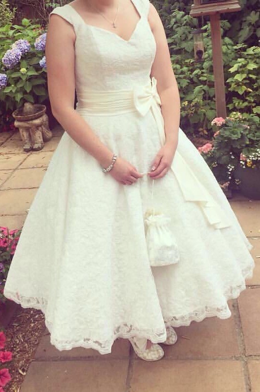 Timeless Chic Vintage Ivy Lace Tea Length Preowned Wedding Dress