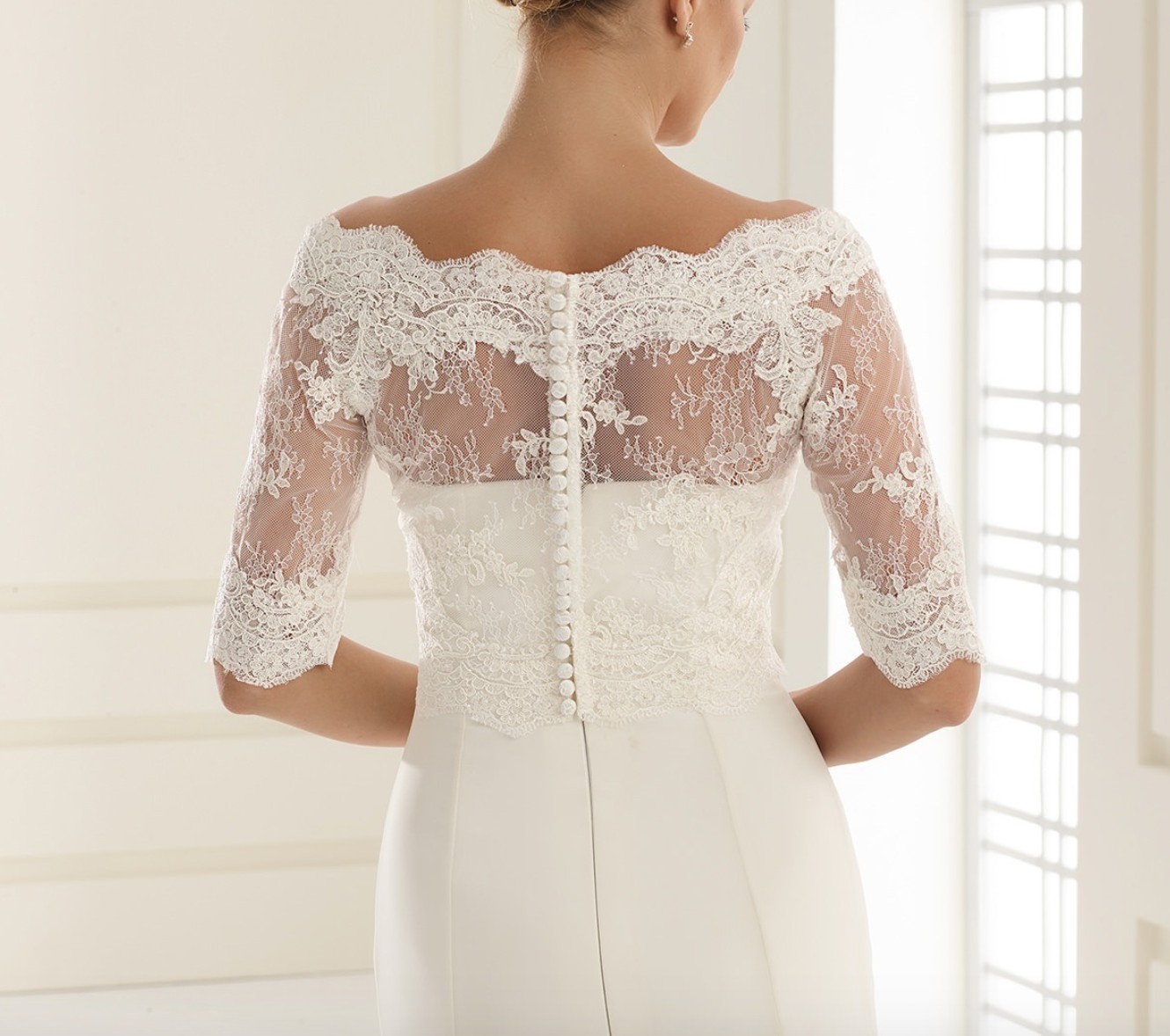 Bianco Evento + E221 Used Wedding Dress - Stillwhite