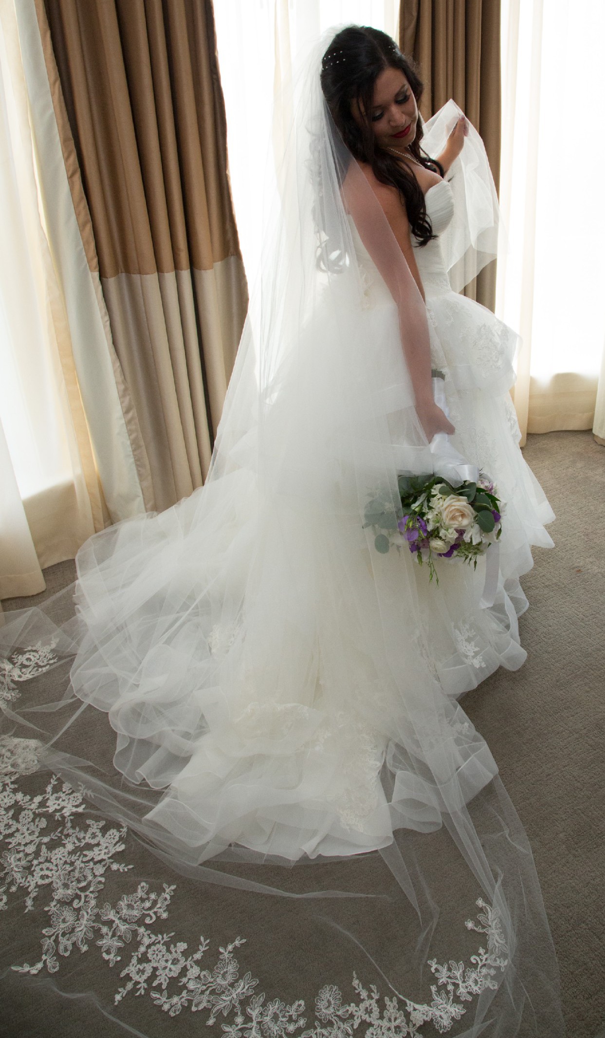 Vera Wang VW351197 Second Hand Wedding  Dress  on Sale 71 