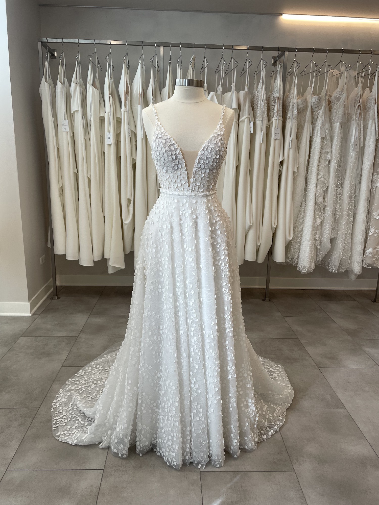 Made With Love, Louie Flowy Sample Wedding Dress Save 79% - Stillwhite Made With Love, Louie Flowy Sample Wedding Dress Save 79% - Stillwhite