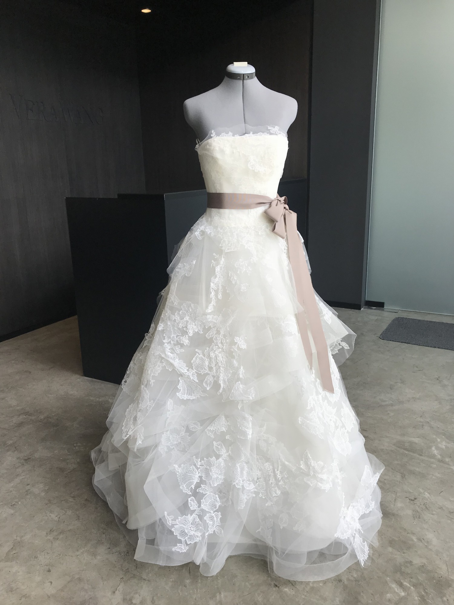 Vera Wang HELENA WITH SWAVROSKIS New Wedding Dress Save 61