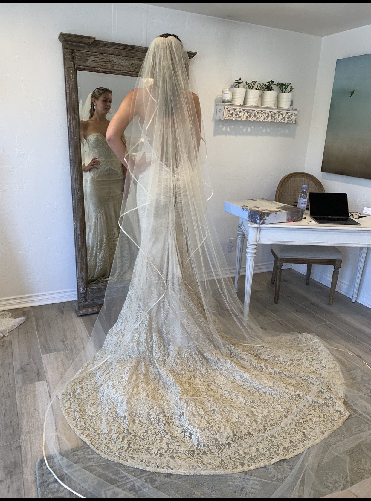 inbal dror still white