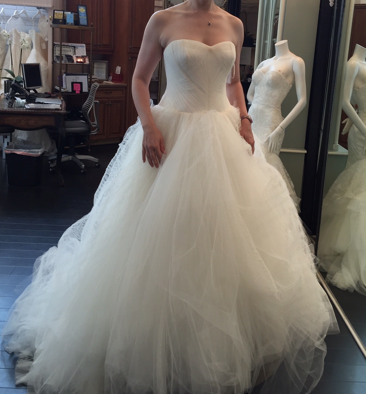 Vera Wang Octavia New Wedding Dress Save 45% - Stillwhite