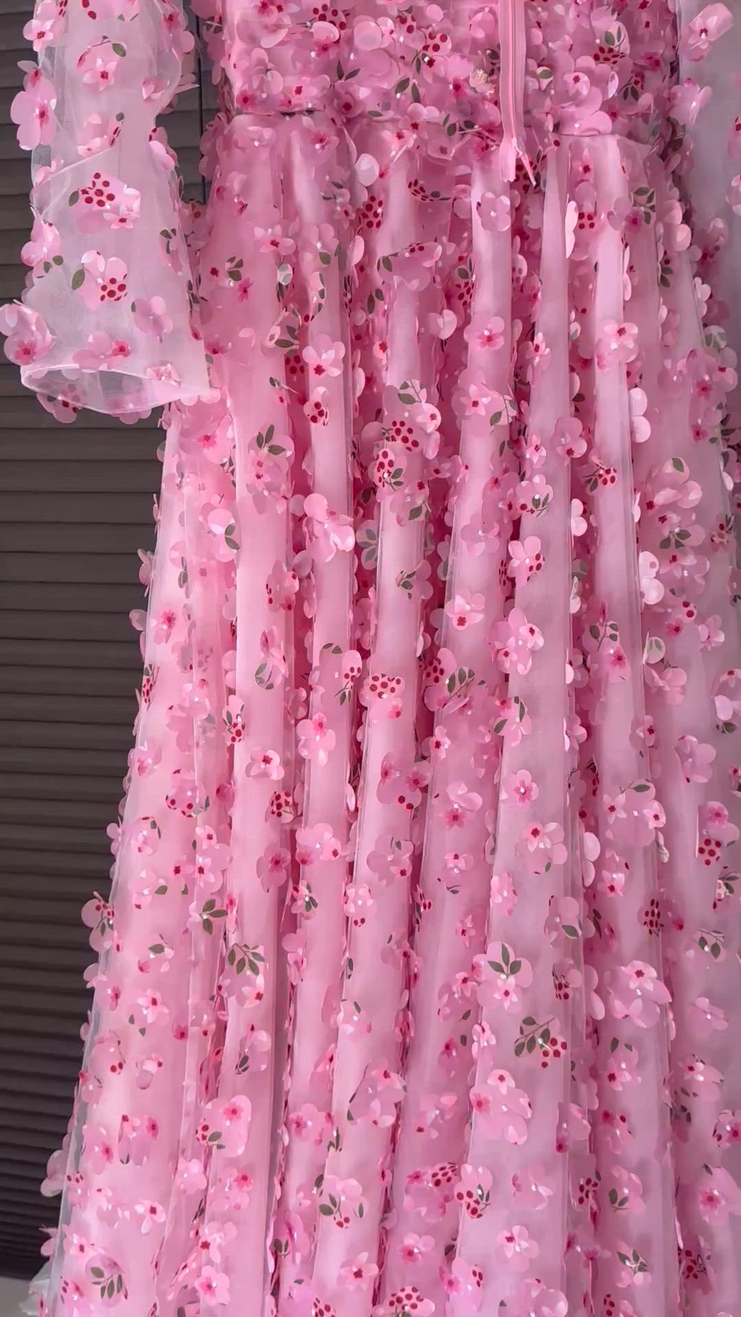 Teuta Matoshi, Rose petals gown