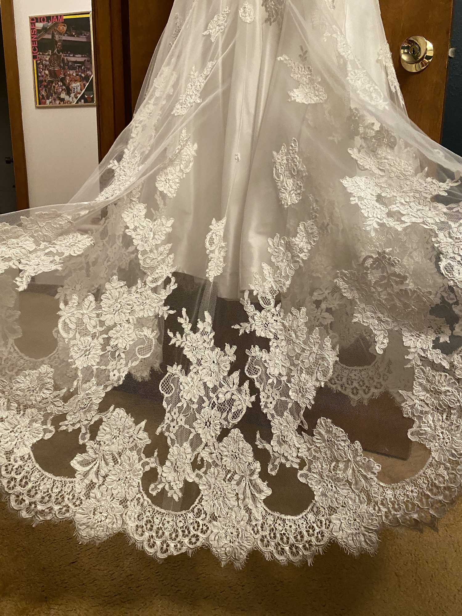Essense of Australia D1367 Used Wedding Dress Save 89% - Stillwhite
