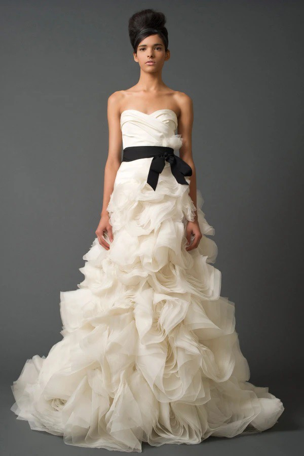 vera wang wedding dress with purple sash Dress With Vera Wang Bridal Sash $1300 NEW Iconic GARLAND Vera Wang Purple  Lilac SASH Wedding Bridal Dress Belt