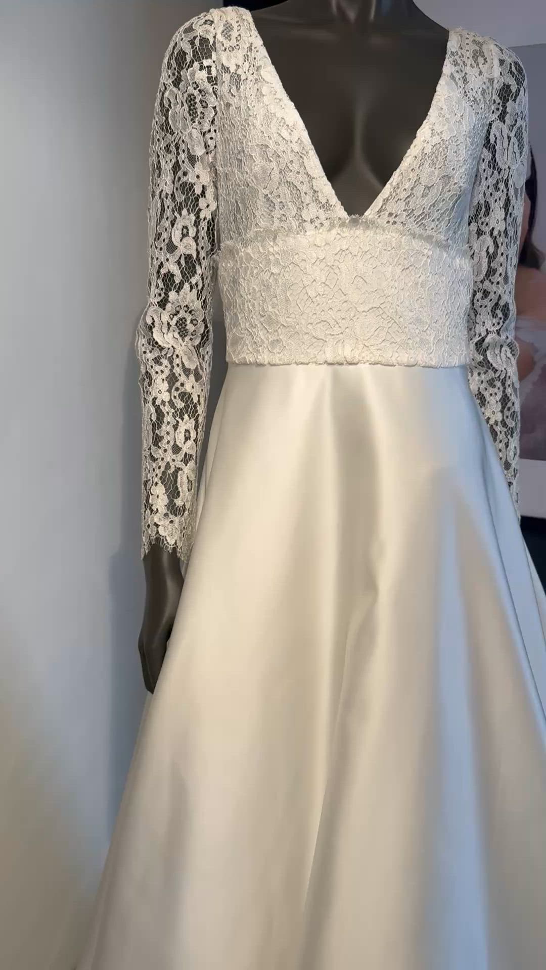 Jesus Peiro, Long Sleeved Gown - Boutique Sample - 964