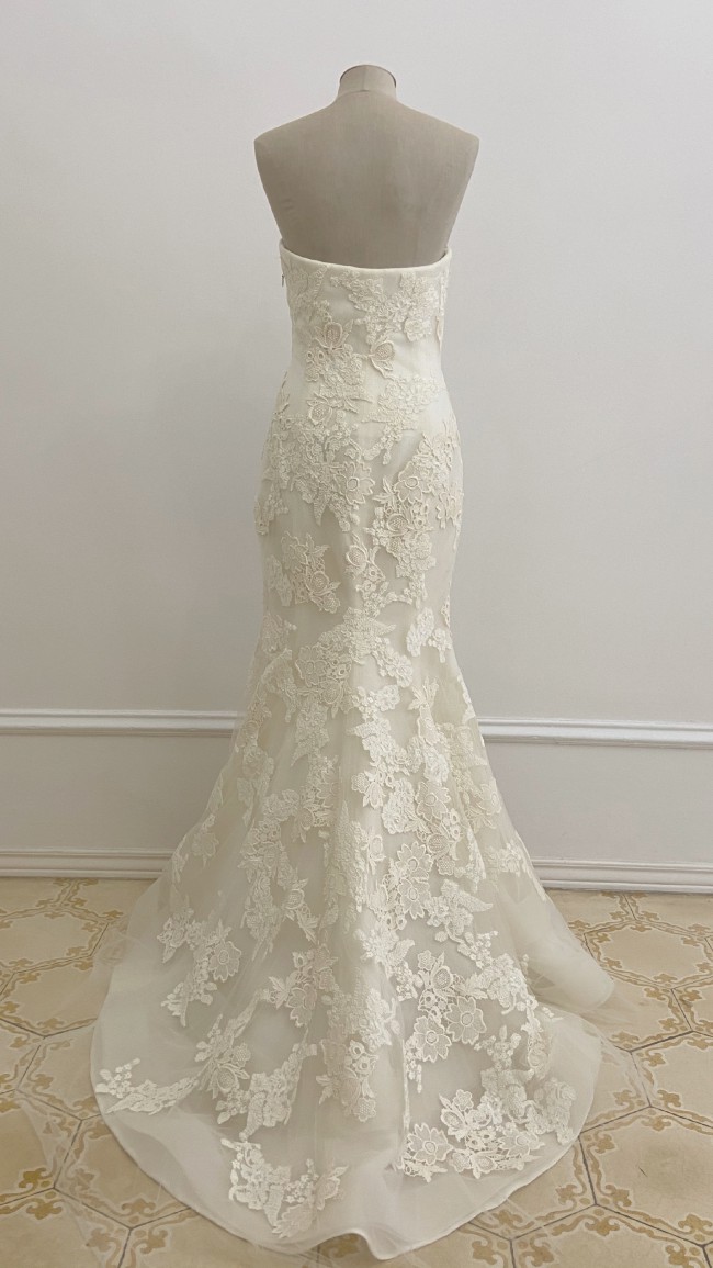 vera wang hilary