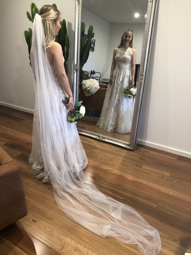 Bronx and Banco Fiore Gown Used Wedding Dress Save 65