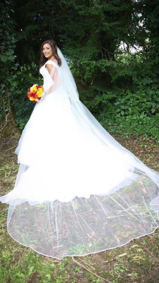 Essense of Australia  D1919 Preloved Wedding  Dress  on Sale 